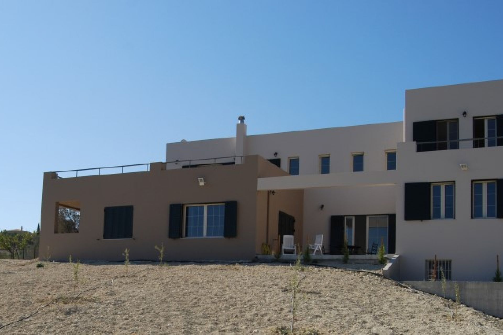 New two-story detached house with garage & swimming pool